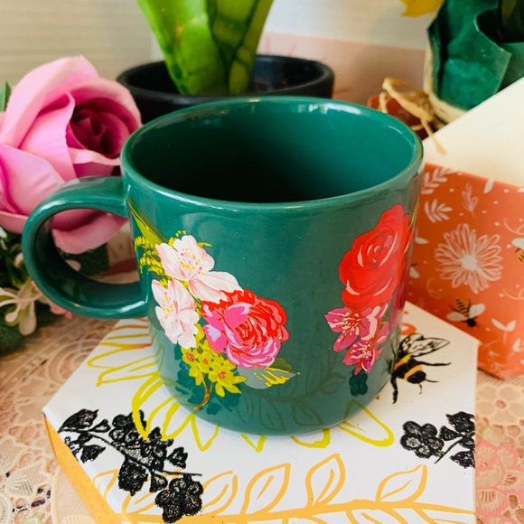 Ceramic Starbucks 2018 Ban.do floral Rose Holiday Mug - Picture 6 of 16